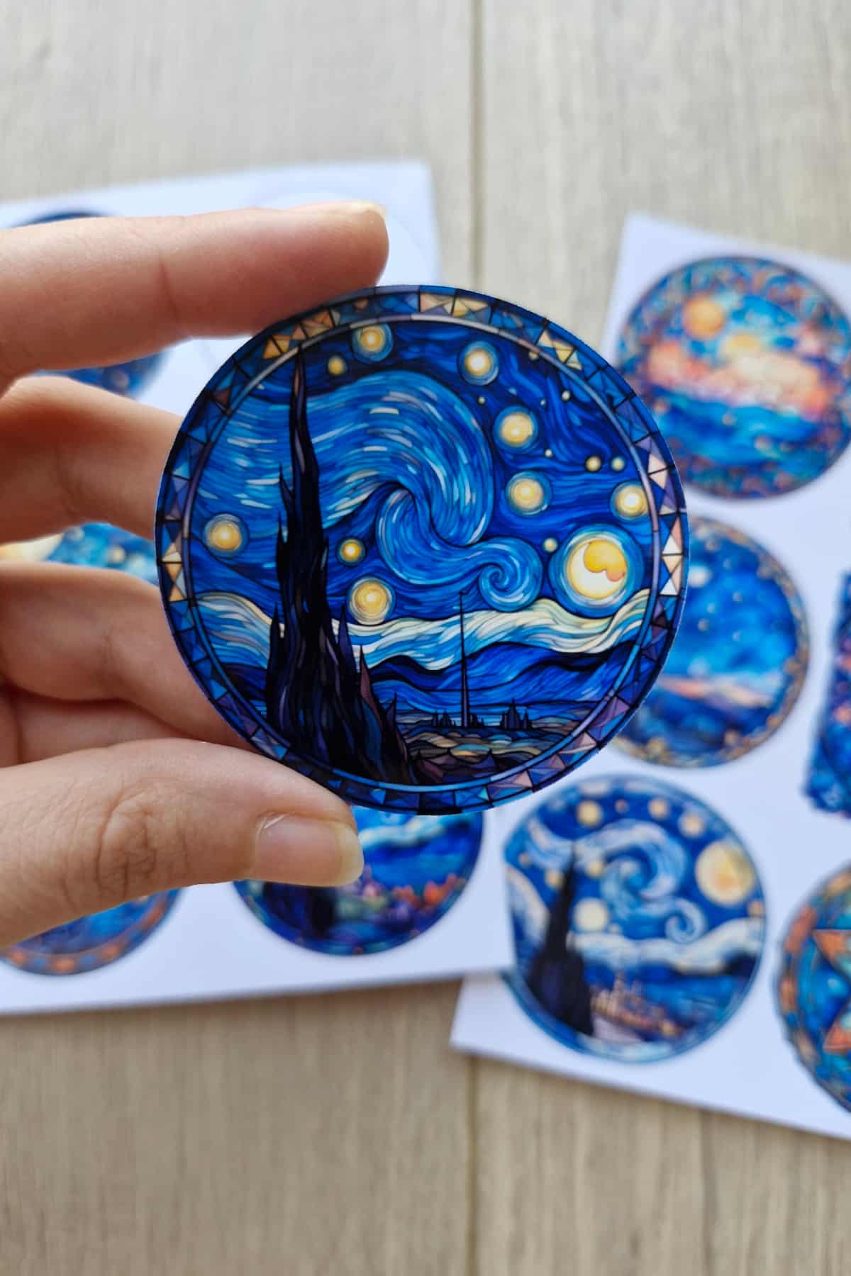 12 Adet Vitray Van Gogh Sticker Seti Bullet Journal Laptop Termos Scrapbook Renkli Cam Yuvarlak