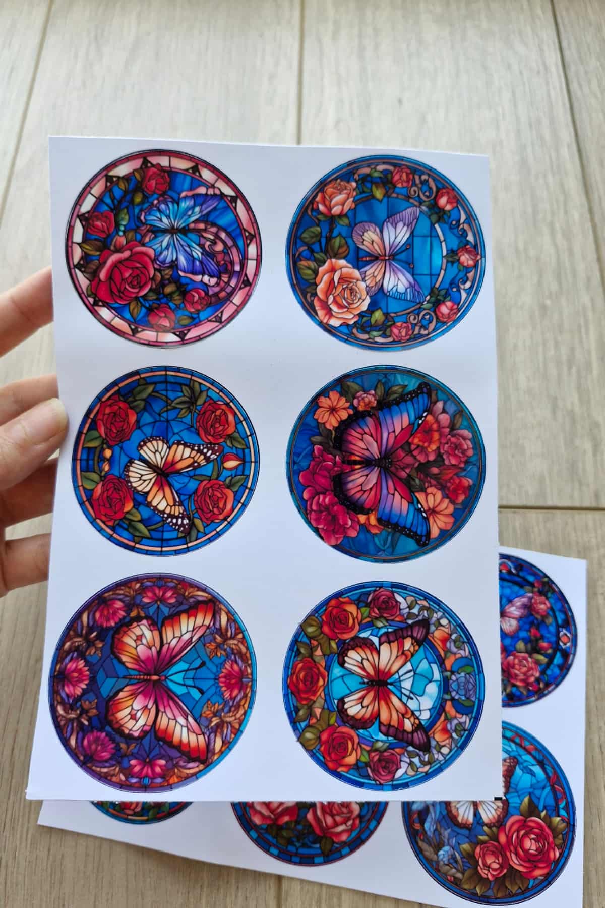 12 Adet Vitray Kelebek Sticker Seti Bullet Journal Laptop Termos Scrapbook Renkli Cam Yuvarlak
