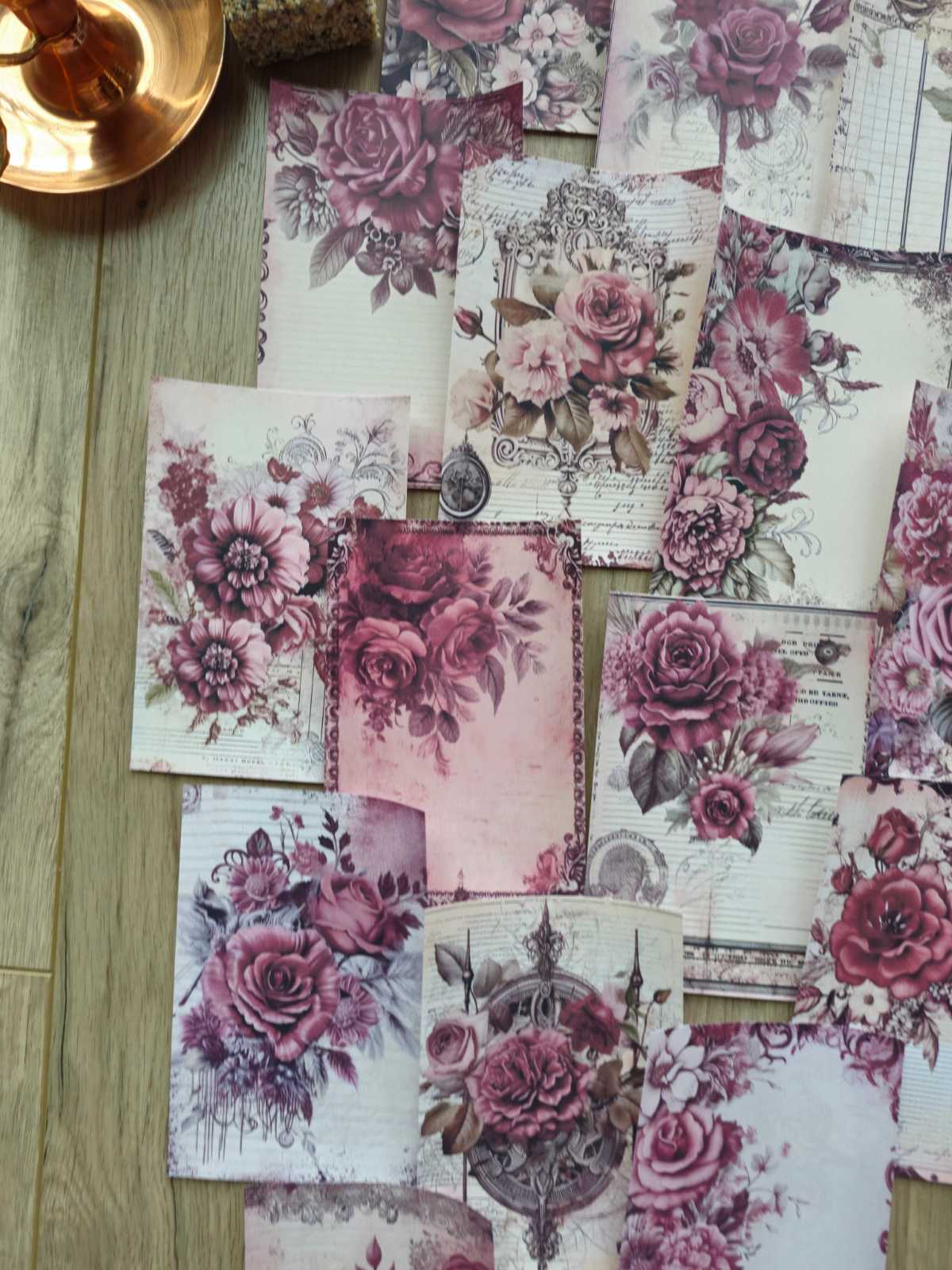 15 Adet Vintage Eskitme Kırmızı Gül Çiçek Temalı Scrapbook Kağıt Seti Bullet Journal Dekupaj Kağıdı