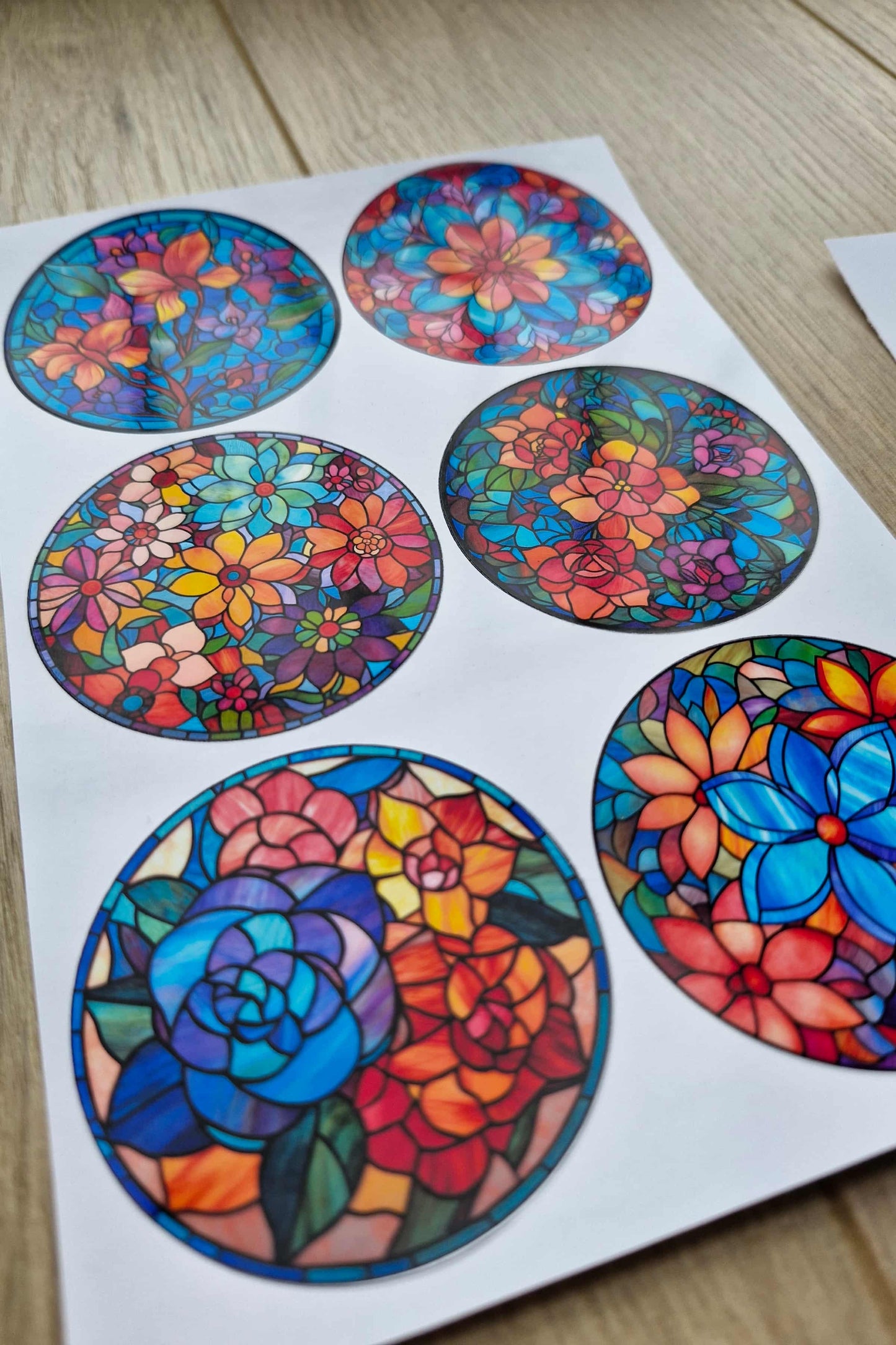 12 Adet Vitray Çiçek Sticker Seti Bullet Journal Laptop Termos Scrapbook Renkli Cam Yuvarlak Sticker
