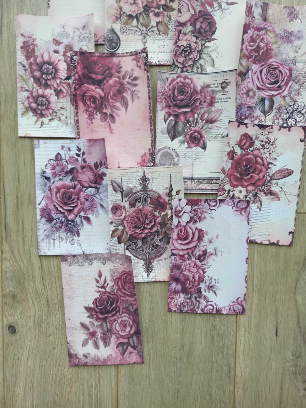 15 Adet Vintage Eskitme Kırmızı Gül Çiçek Temalı Scrapbook Kağıt Seti Bullet Journal Dekupaj Kağıdı