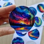 24 Adet Vitray Kuzey Işıkları Sticker Seti Bullet Journal Laptop Termos Renkli Cam Yuvarlak Sticker